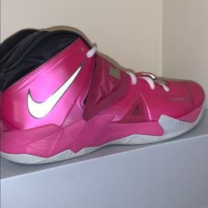 Nike zoom soldier 7 Vll “Think Pink”